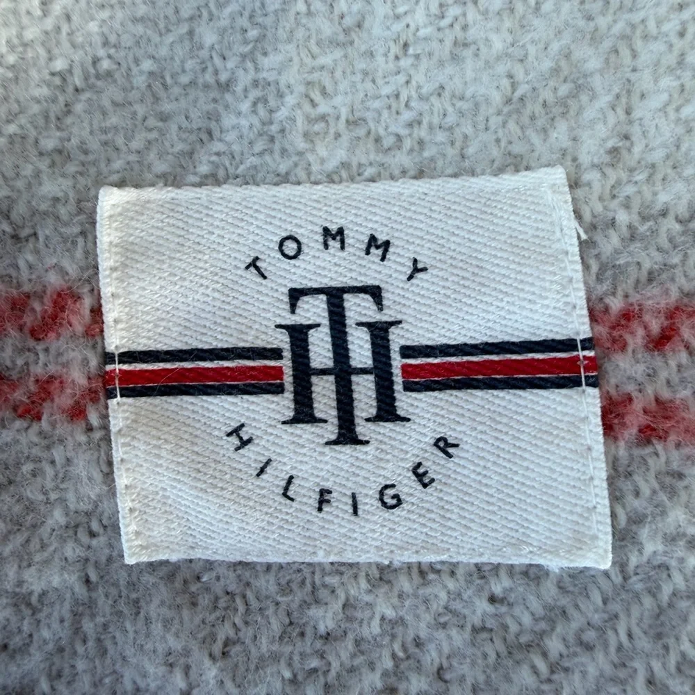 Tommy Hilfiger Faux Cashmere Plush Throw Blanket Plaid Gray Cream Red 50x70 GUC